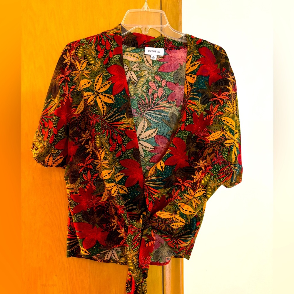 Evereve Mazey floral tie front top, size medium